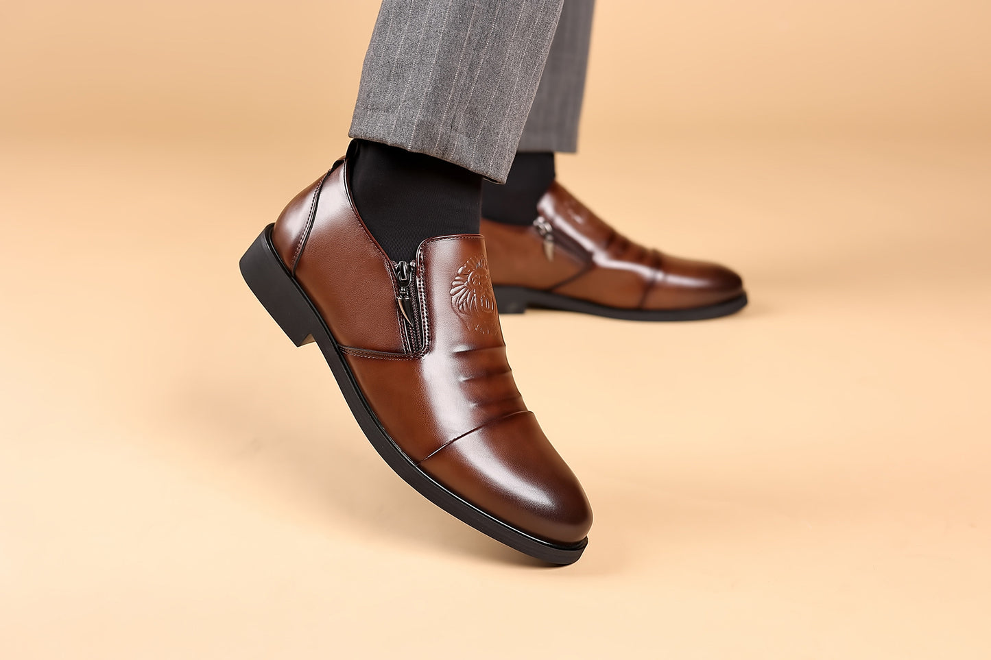 Lion Head Zipper Pointed Toe Casual Leather Shoes