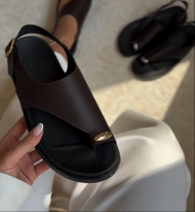 Fashion Flat Sandals With Metal Buckle