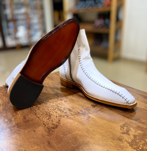 Exquisite Handcrafted White Leather Boots with Intricate Stitching