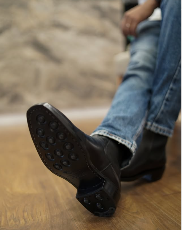 Men's Short Leather Boots Pointed Toe Chelsea Boots