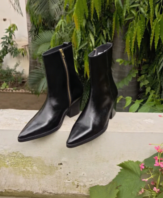 Black Pointed Side Zipper Chelsea Boots
