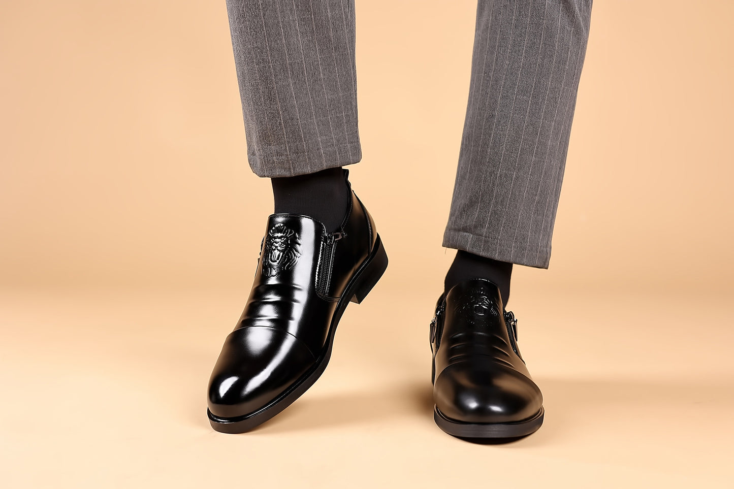 Lion Head Zipper Pointed Toe Casual Leather Shoes