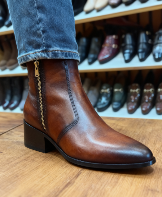 New Shade Pointed Leather Boots