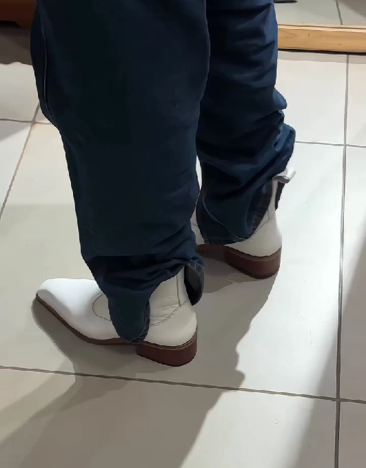 Italian Toe Leather Chain Boots