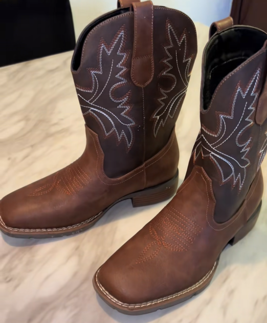 Men's High-top Embroidered Retro Wide-toe Western Cowboy Boots