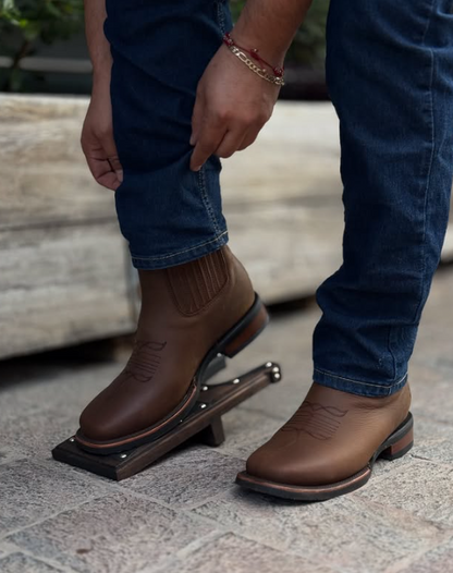Men's Vintage Embroidered Wide Toe Western Cowboy Boots