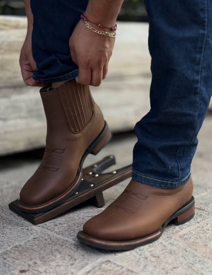 Men's Vintage Embroidered Wide Toe Western Cowboy Boots