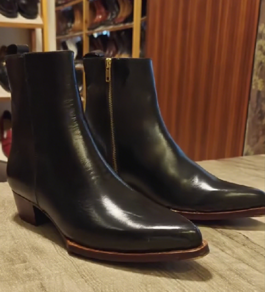 Men's Black Side Zippered Wooden Pointed Toe Leather Boots