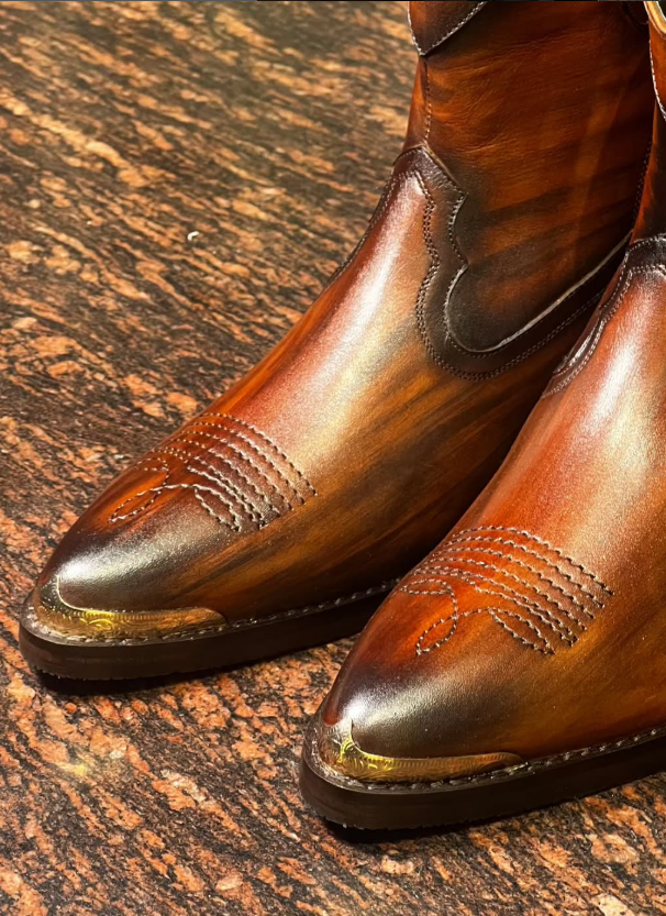 Men's Fashionable Pointed Toe Embroidered Gradient Cowboy Boots